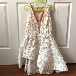 yaya & co white v-cut floral dress